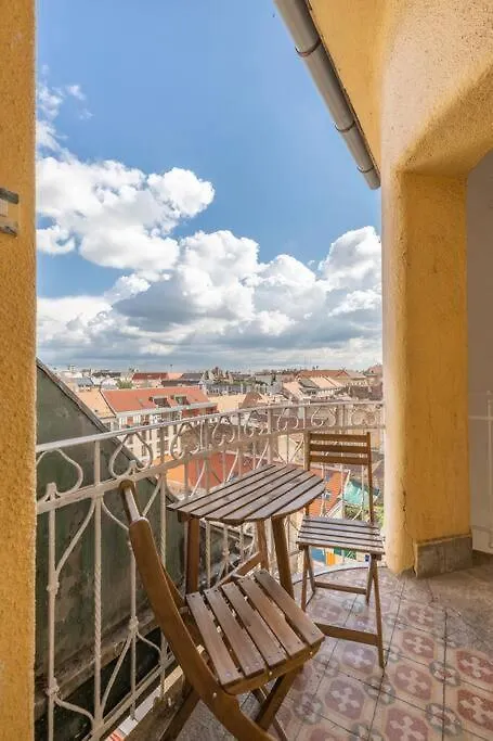Cozy And Stylish Studio In The Ruin Bar District Budapest